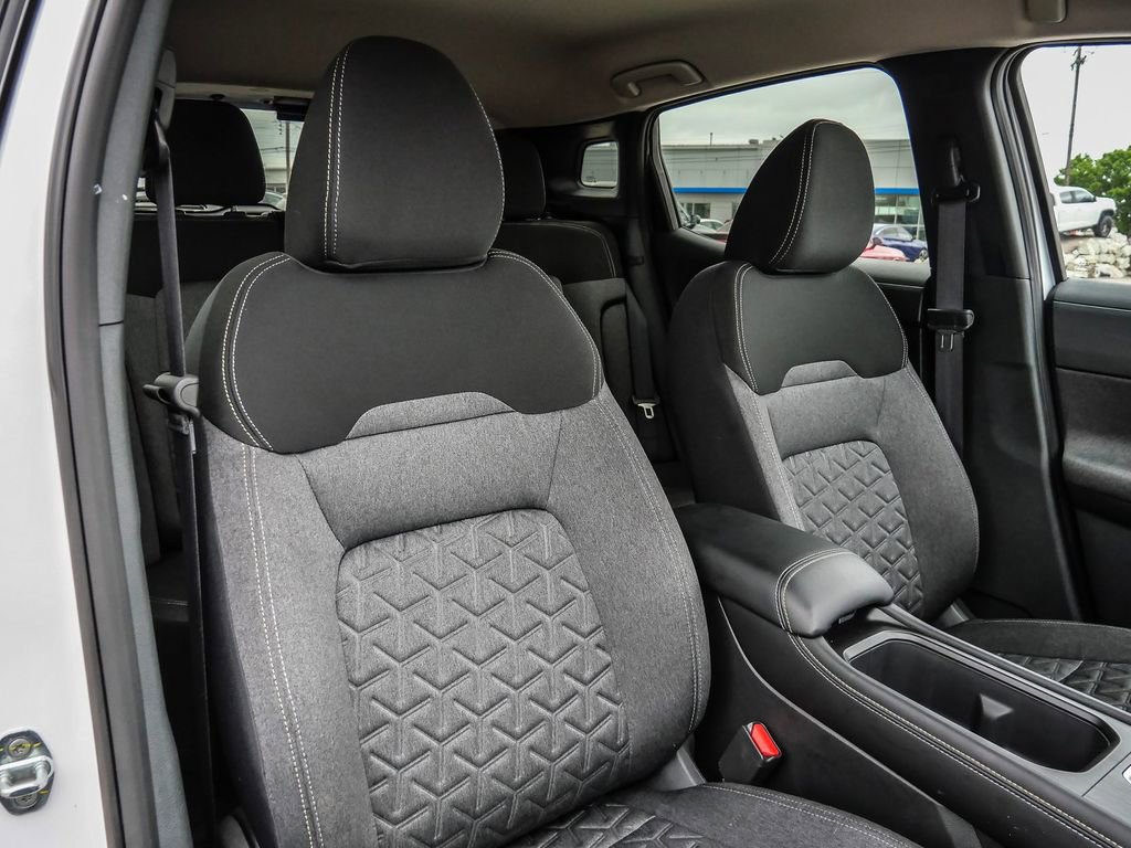 Used 2025 Nissan Kicks SV image 14