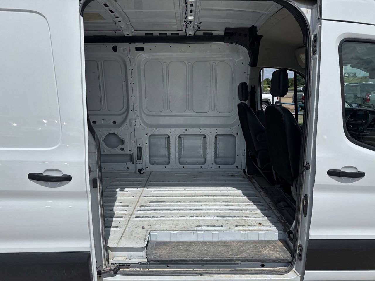Used 2024 Ford Transit 250 148 Medium Roof RWD image 10