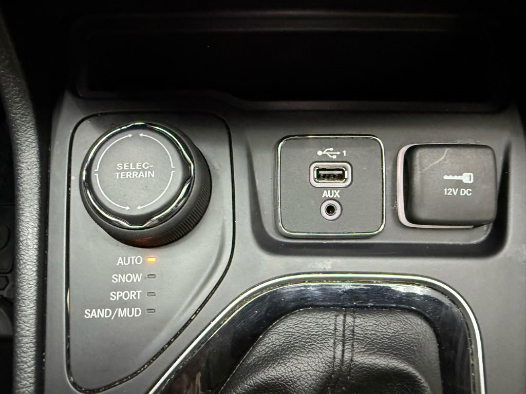 Used 2020 Jeep Cherokee Latitude Plus image 20