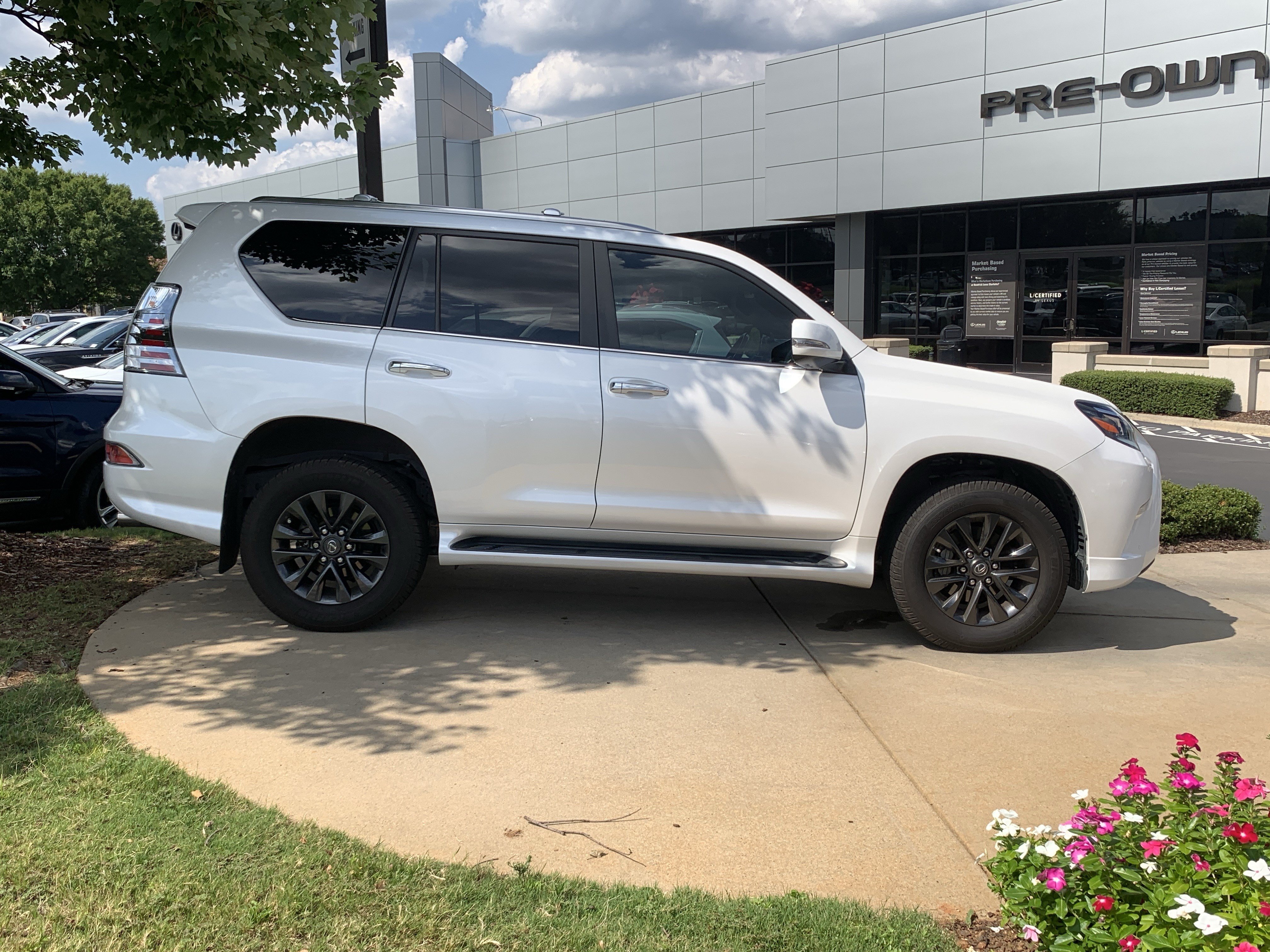 Used 2023 Lexus GX 460 Premium w/ Premium Package AWD/4WD image 11