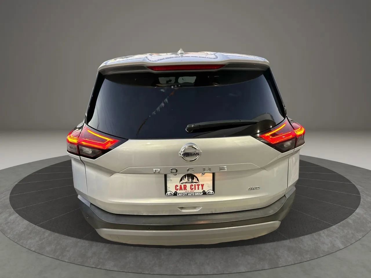 Used 2021 Nissan Rogue SV image 6