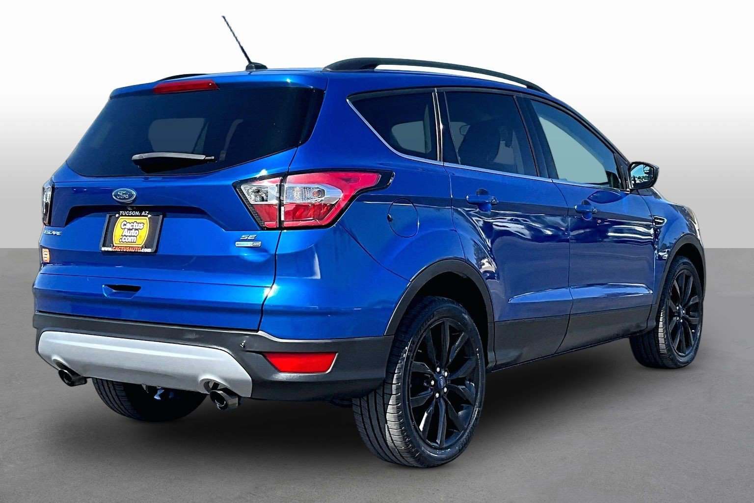 Used 2018 Ford Escape SE image 2
