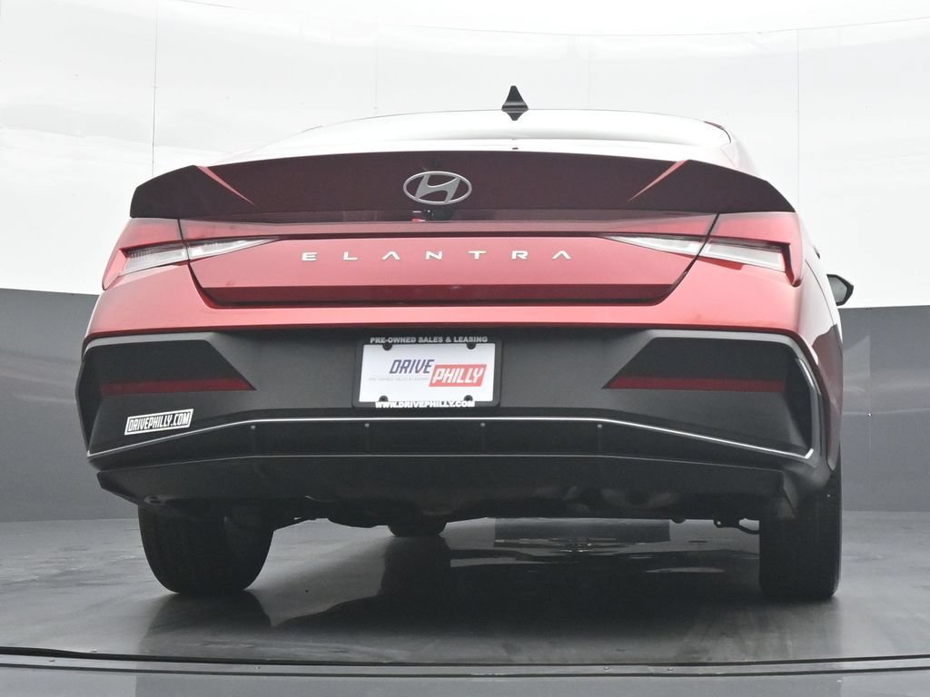 Used 2024 Hyundai Elantra SEL FWD image 29