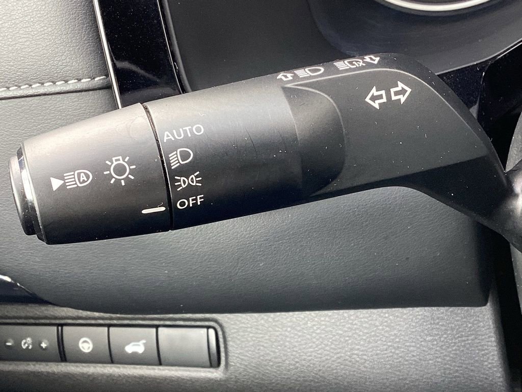 Used 2025 Nissan Pathfinder SV AWD/4WD image 27