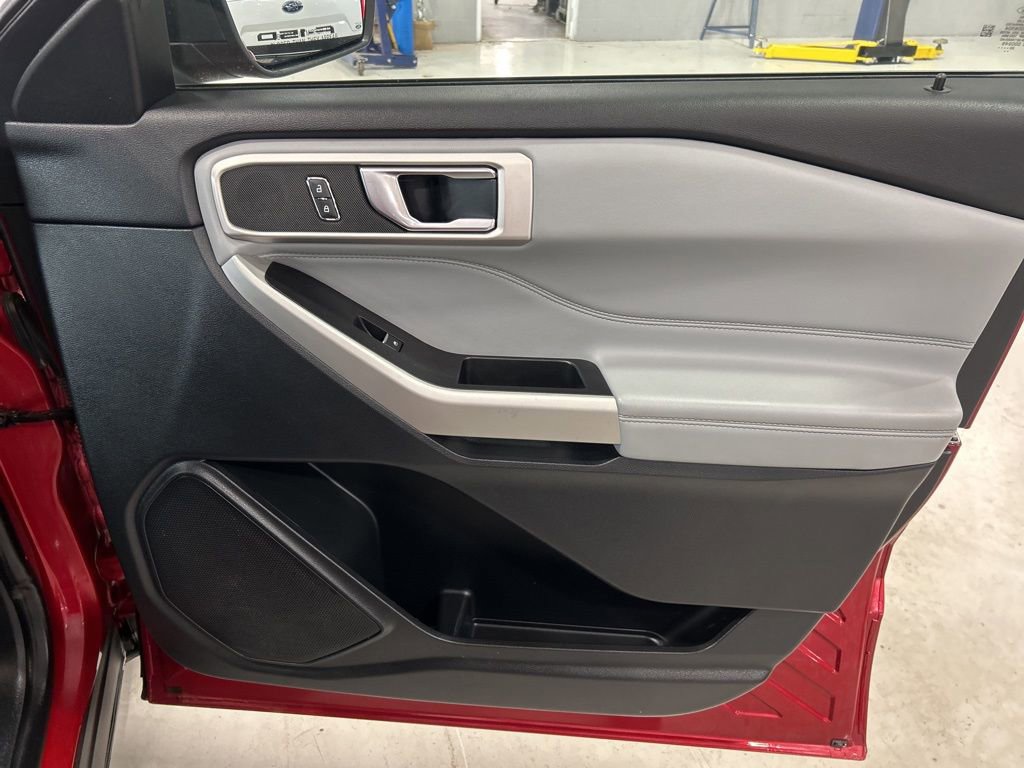 Used 2021 Ford Explorer XLT w/ Equipment Group 202A image 39