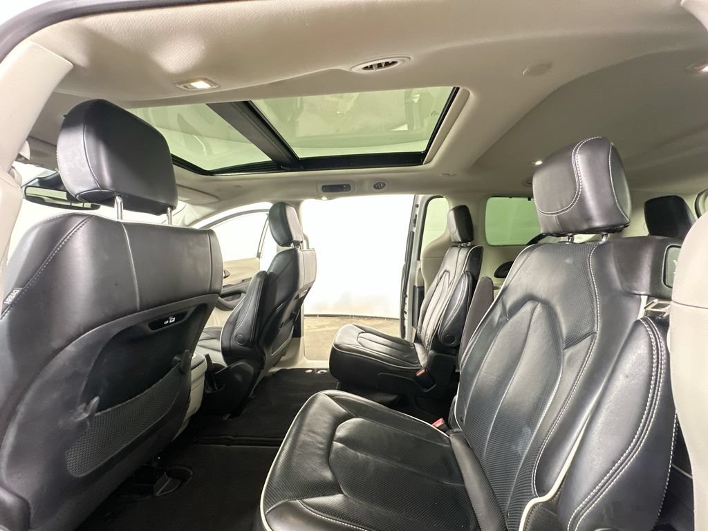 Used 2023 Chrysler Pacifica Limited FWD image 15