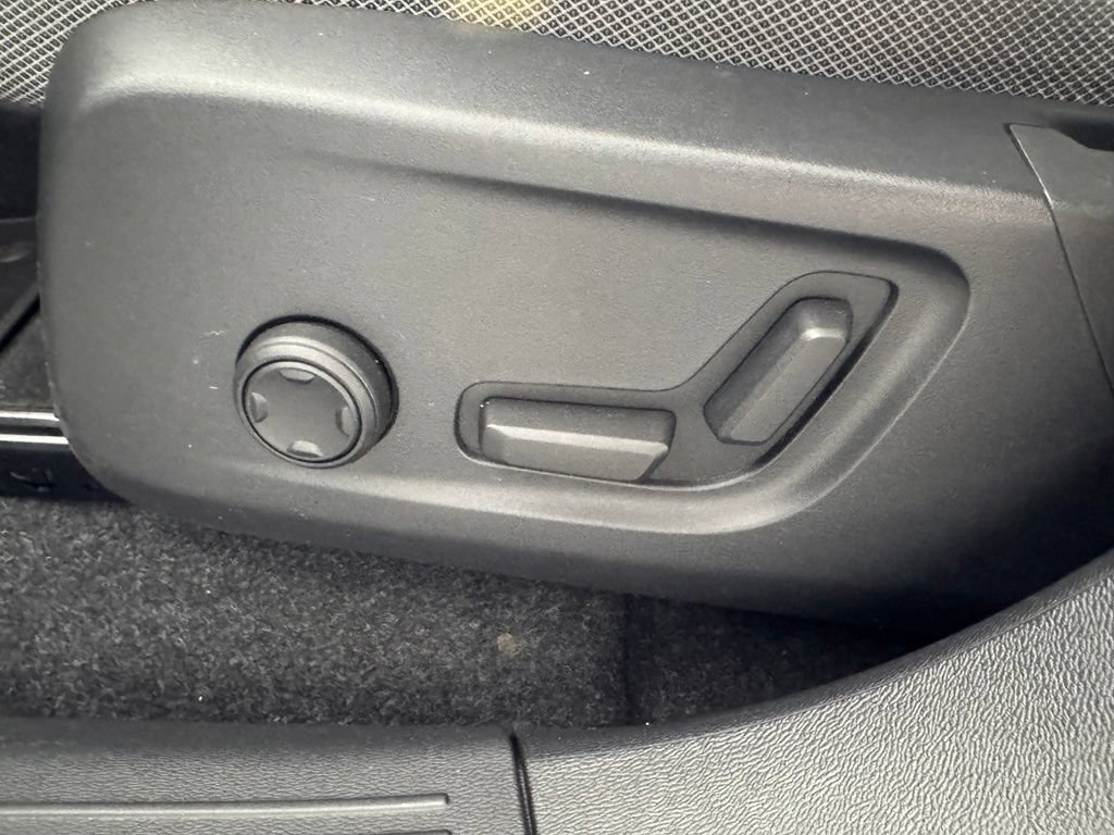Certified 2023 Volvo C40 Recharge Core AWD/4WD image 17