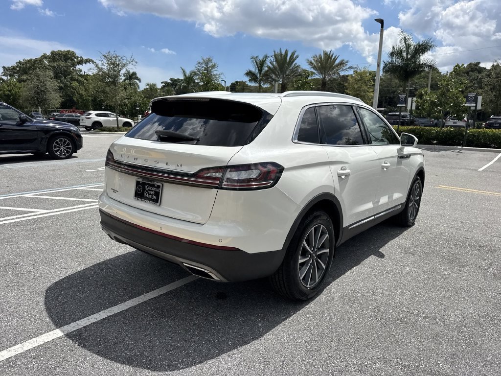 Used 2022 Lincoln Nautilus FWD image 3