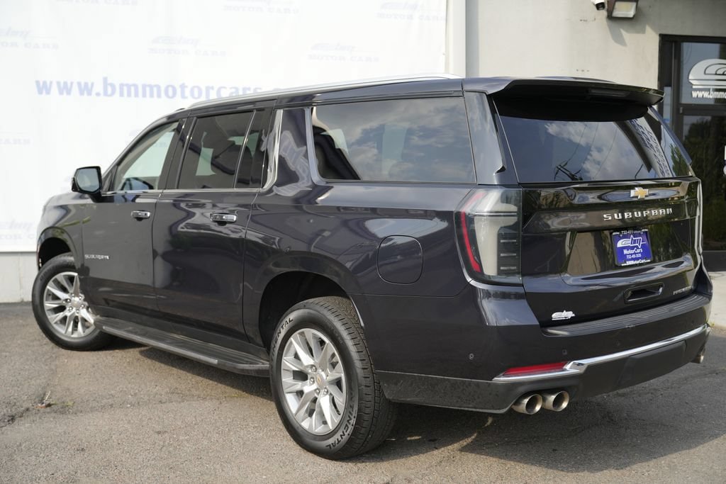 Used 2025 Chevrolet Suburban Premier AWD/4WD image 4