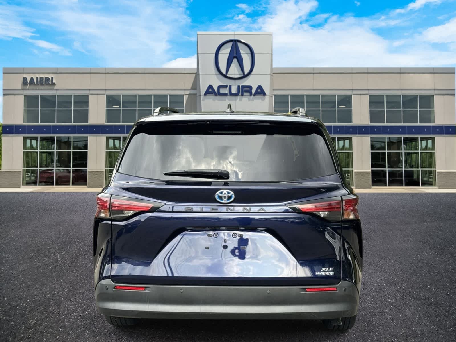 Used 2022 Toyota Sienna XLE FWD image 4