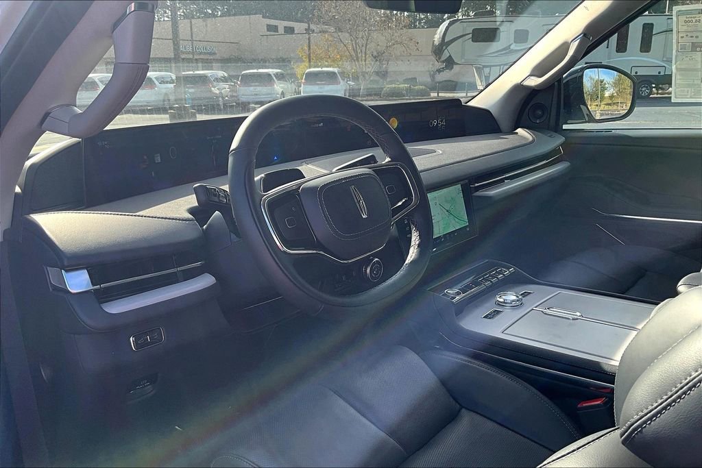 New 2025 Lincoln Navigator Reserve image 6