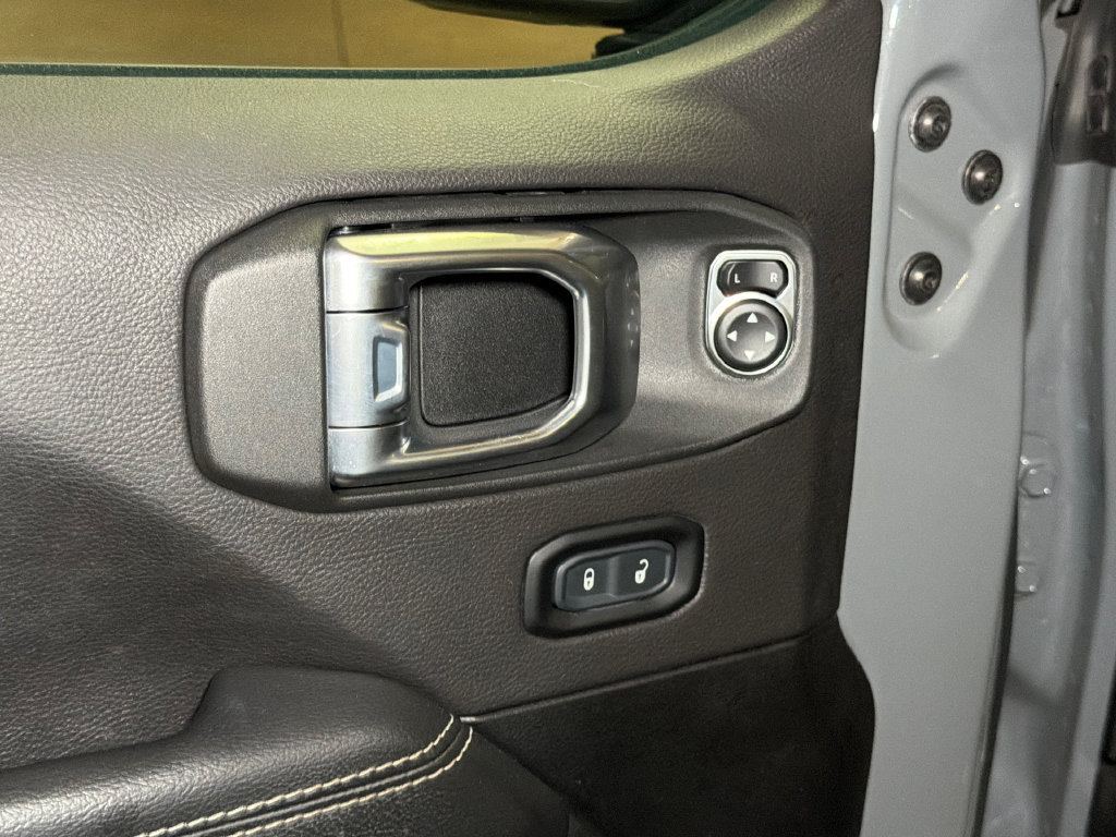 Used 2023 Jeep Wrangler Unlimited Sahara w/ Safety Group AWD/4WD image 18