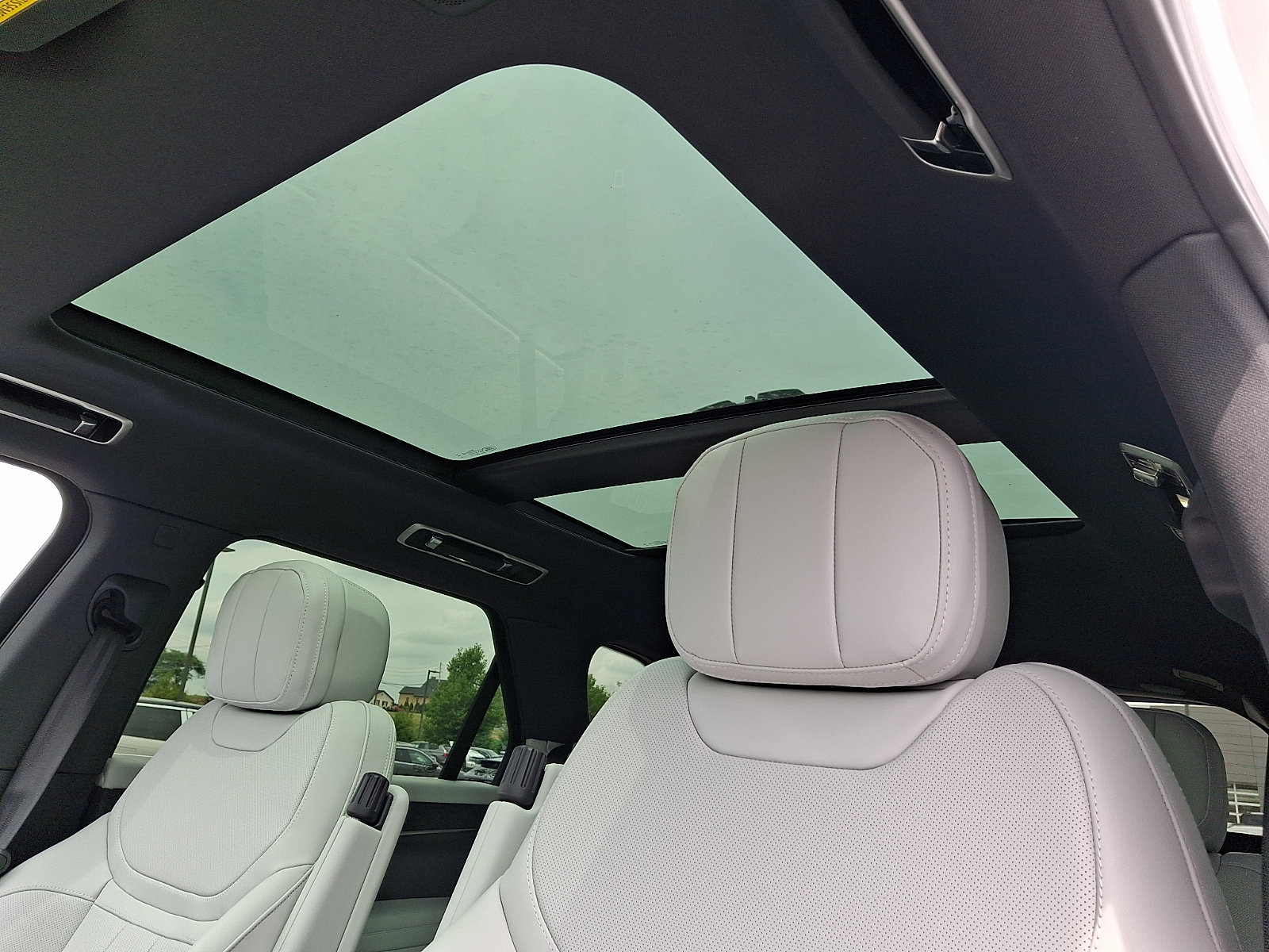 New 2026 Land Rover Range Rover Sport SE AWD/4WD image 14