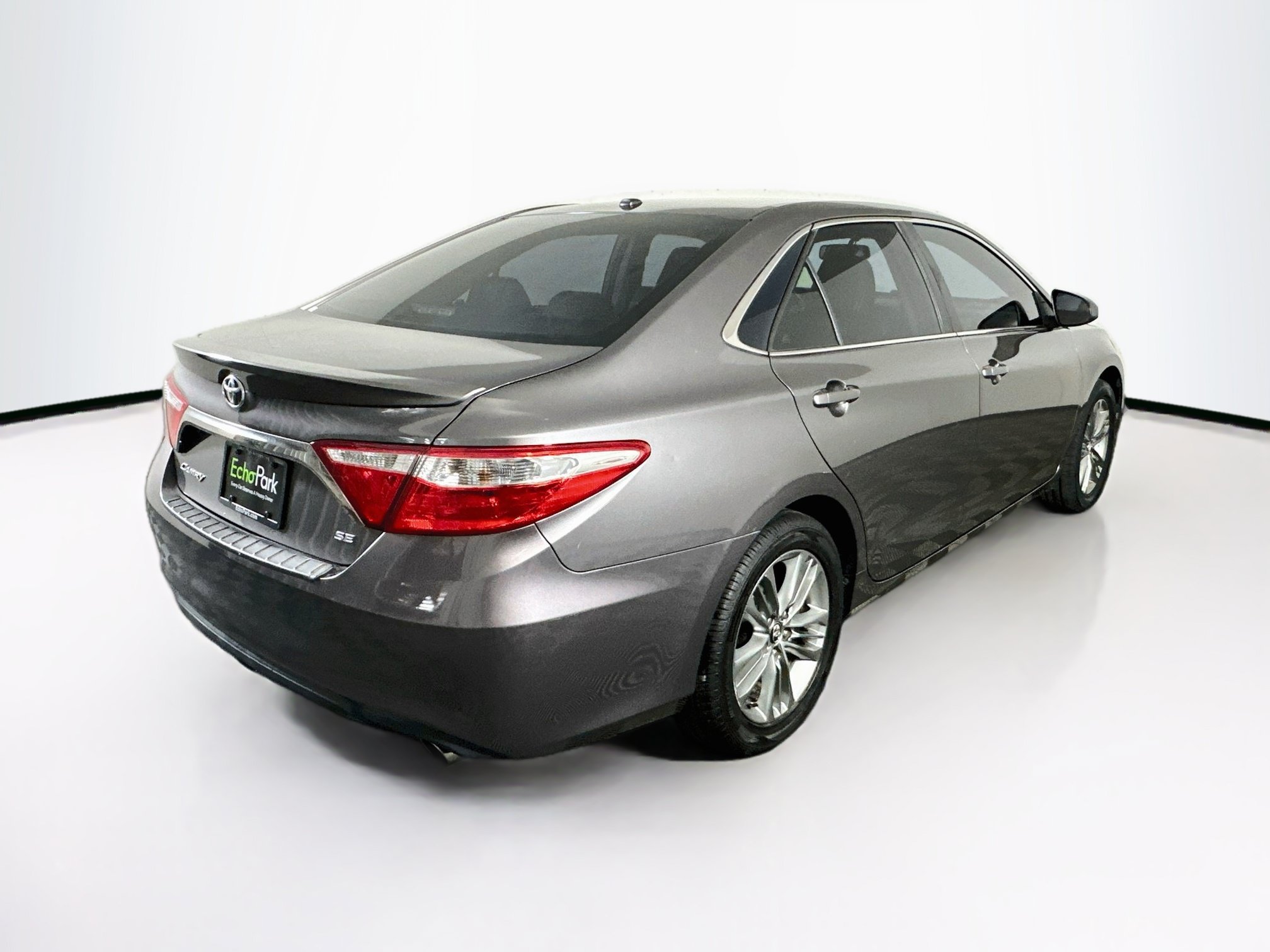 Used 2016 Toyota Camry SE w/ Moonroof Package FWD image 9