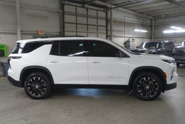 Used 2025 Chevrolet Traverse LT w/ Sun and Wheel Package FWD image 8
