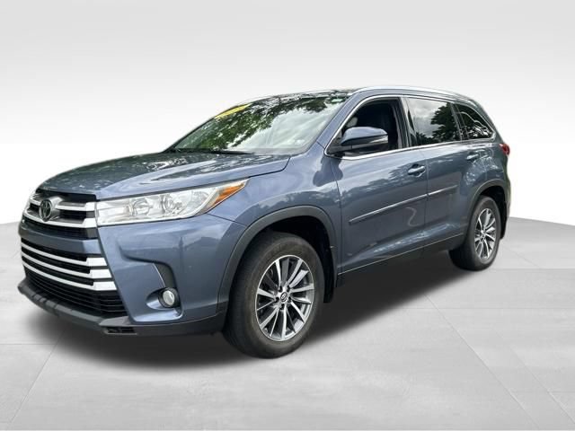 Used 2019 Toyota Highlander XLE AWD/4WD image 1