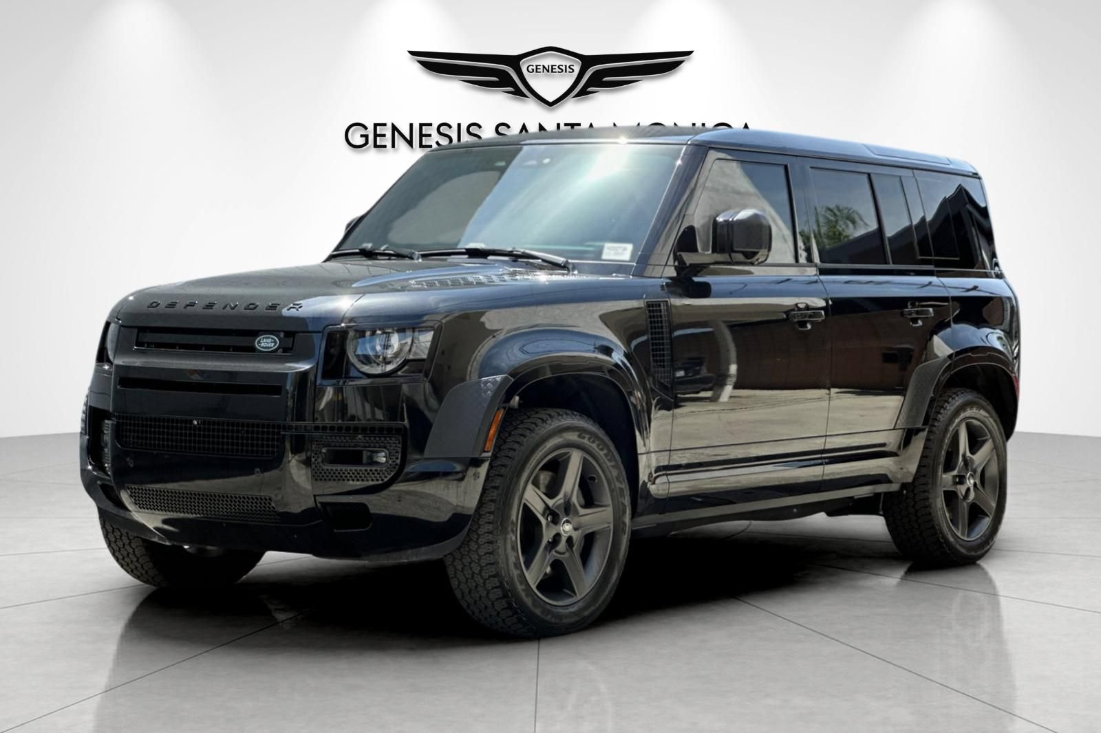 Used 2025 Land Rover Defender 110 X-Dynamic SE AWD/4WD image 9