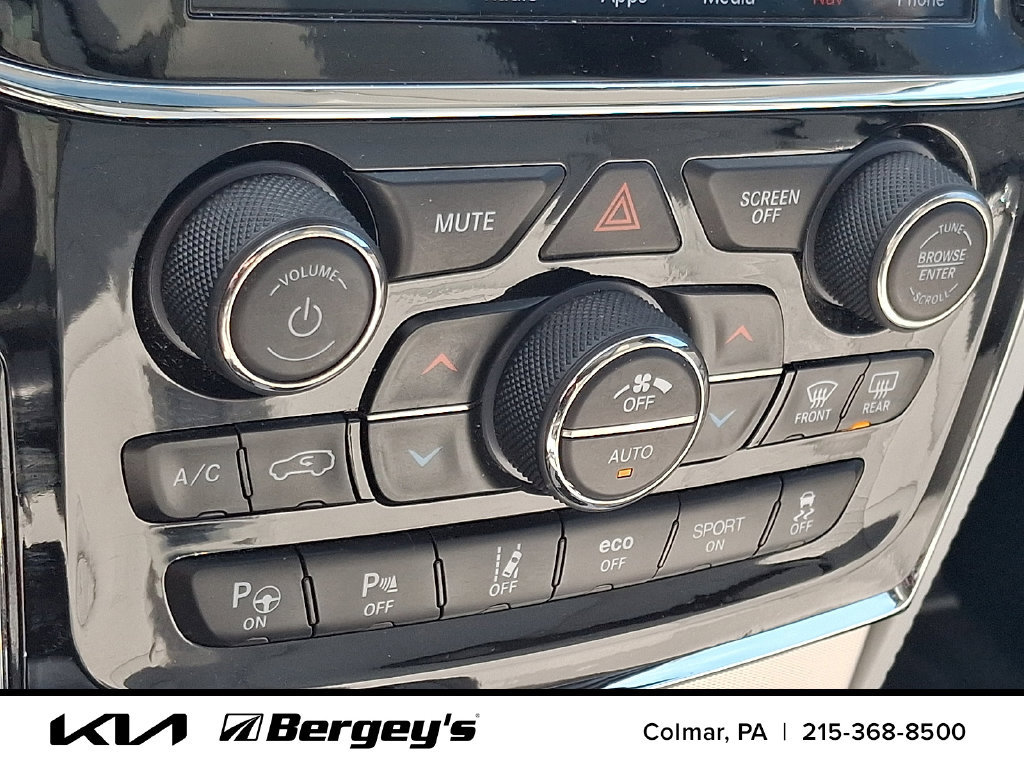 Used 2019 Jeep Grand Cherokee Summit AWD/4WD image 18