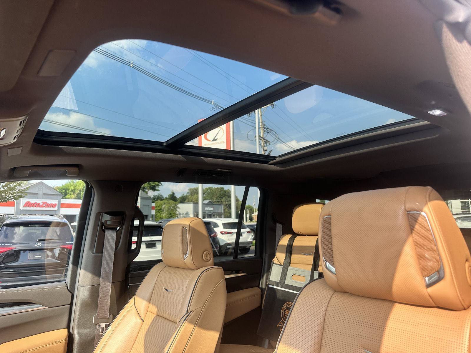 Used 2025 Cadillac Escalade ESV Premium Luxury w/ LPO, Radiant Package AWD/4WD image 26