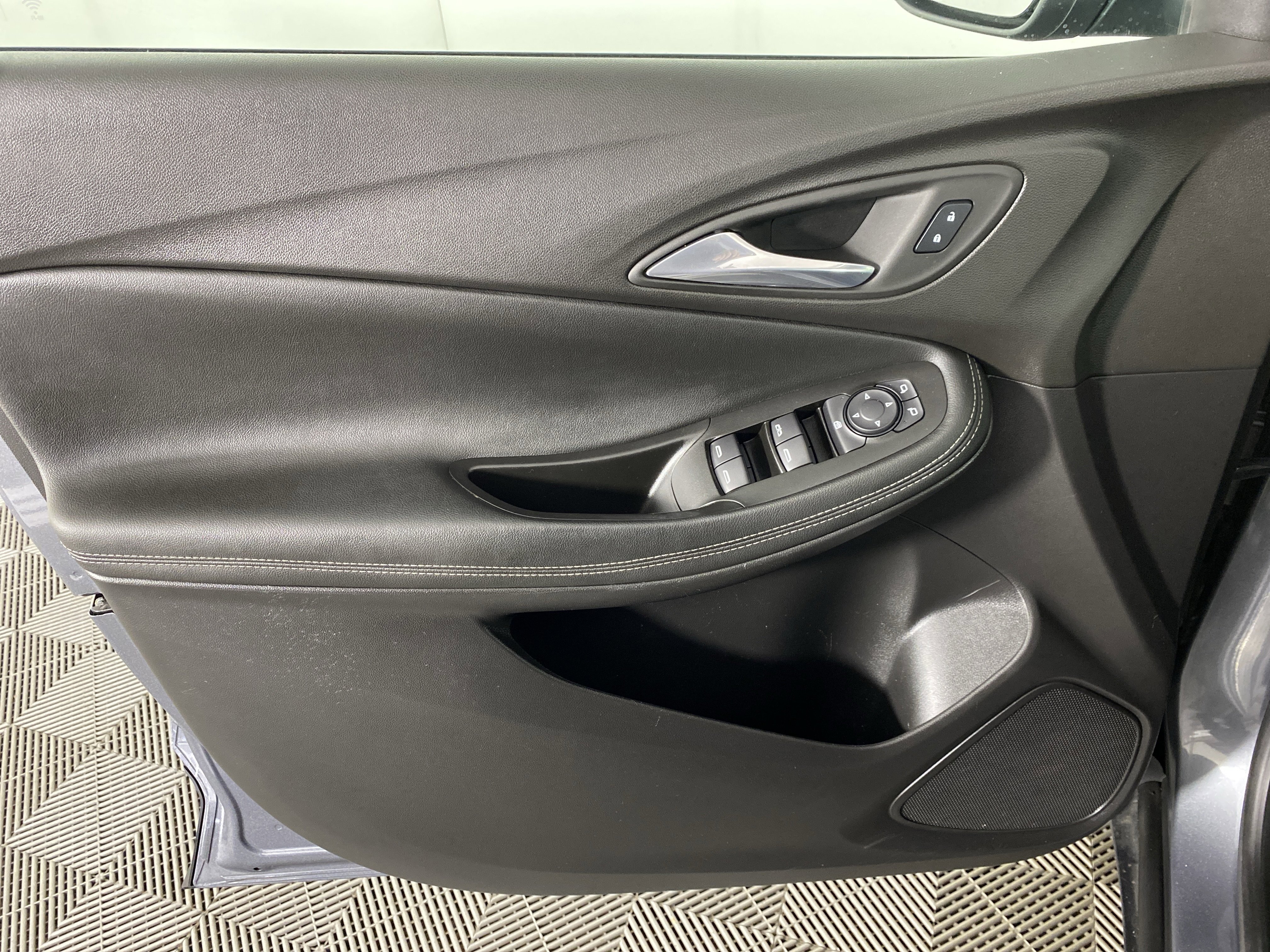 Used 2022 Buick Encore GX Preferred w/ Cold Weather Comfort Package image 13