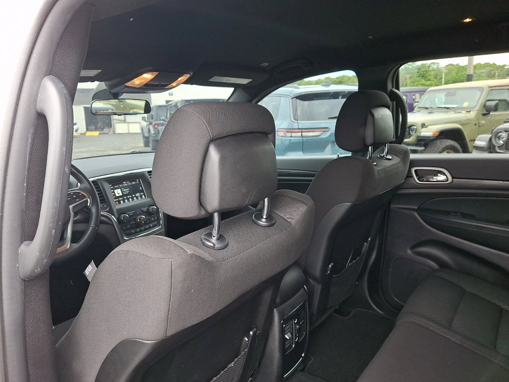 Used 2021 Jeep Grand Cherokee Laredo AWD/4WD image 19