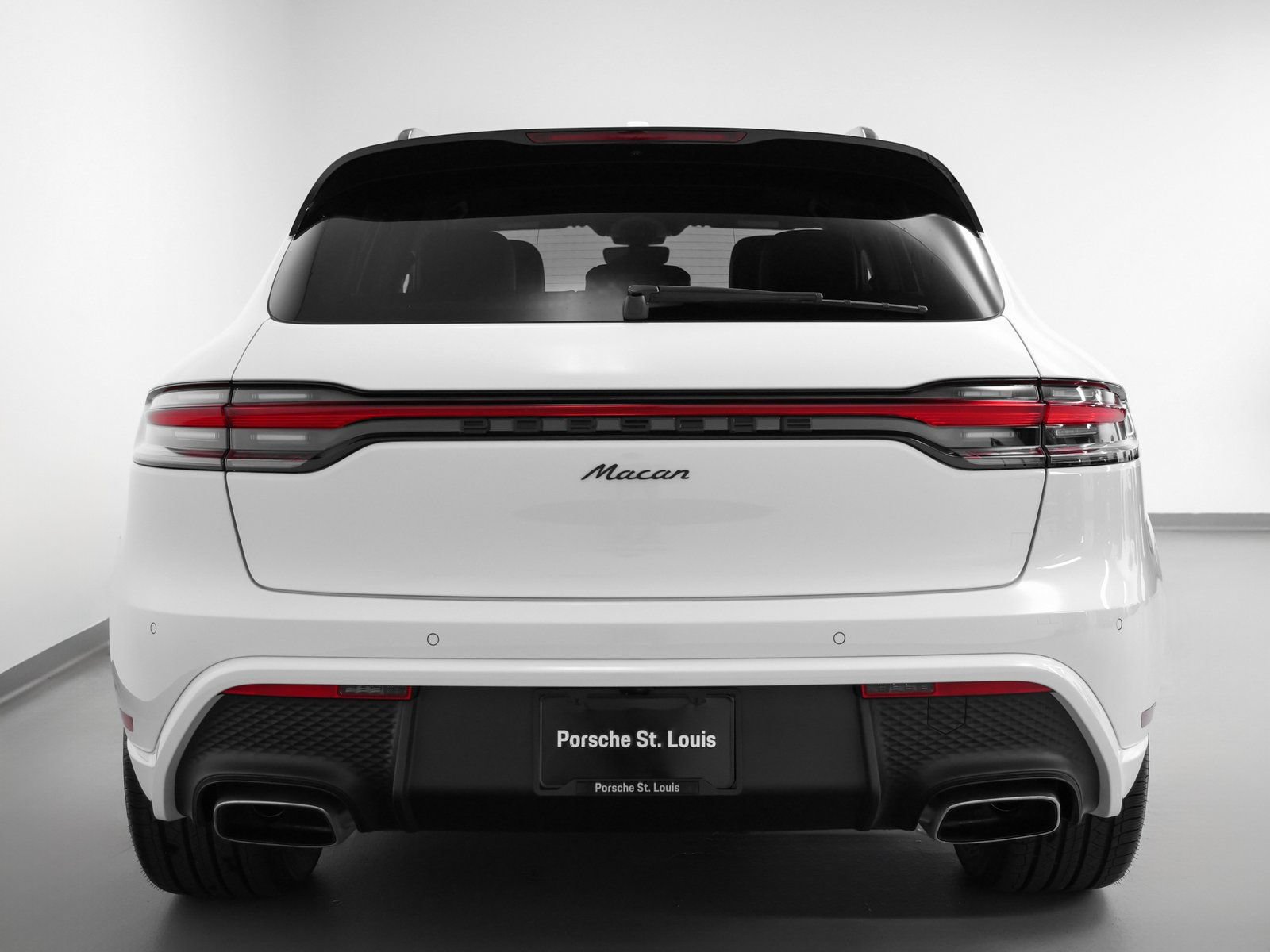 Certified 2025 Porsche Macan AWD/4WD image 11