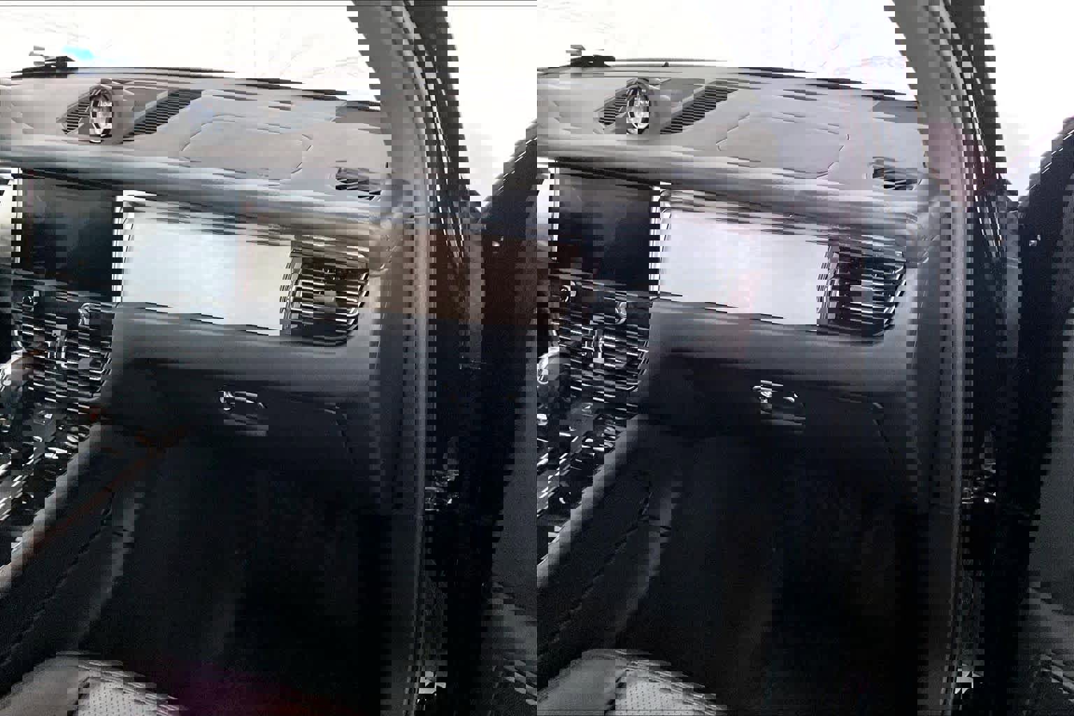 Used 2023 Porsche Macan Turbo image 17