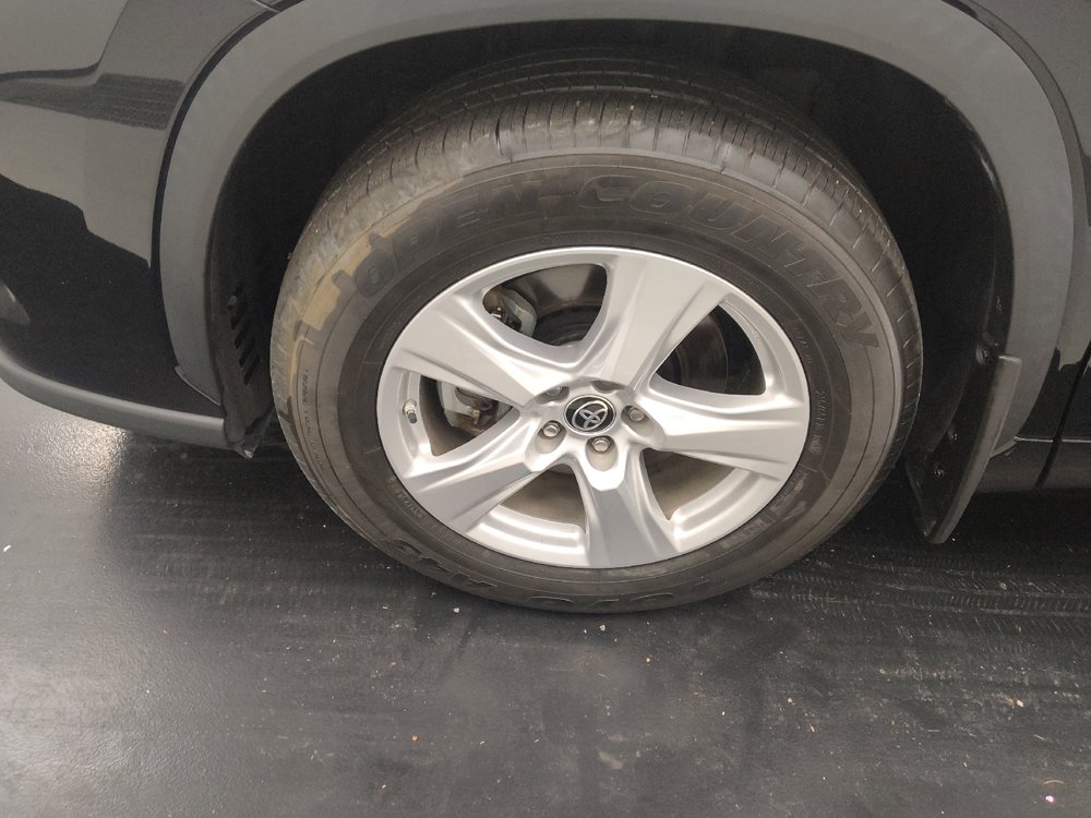 Used 2022 Toyota Highlander LE image 31