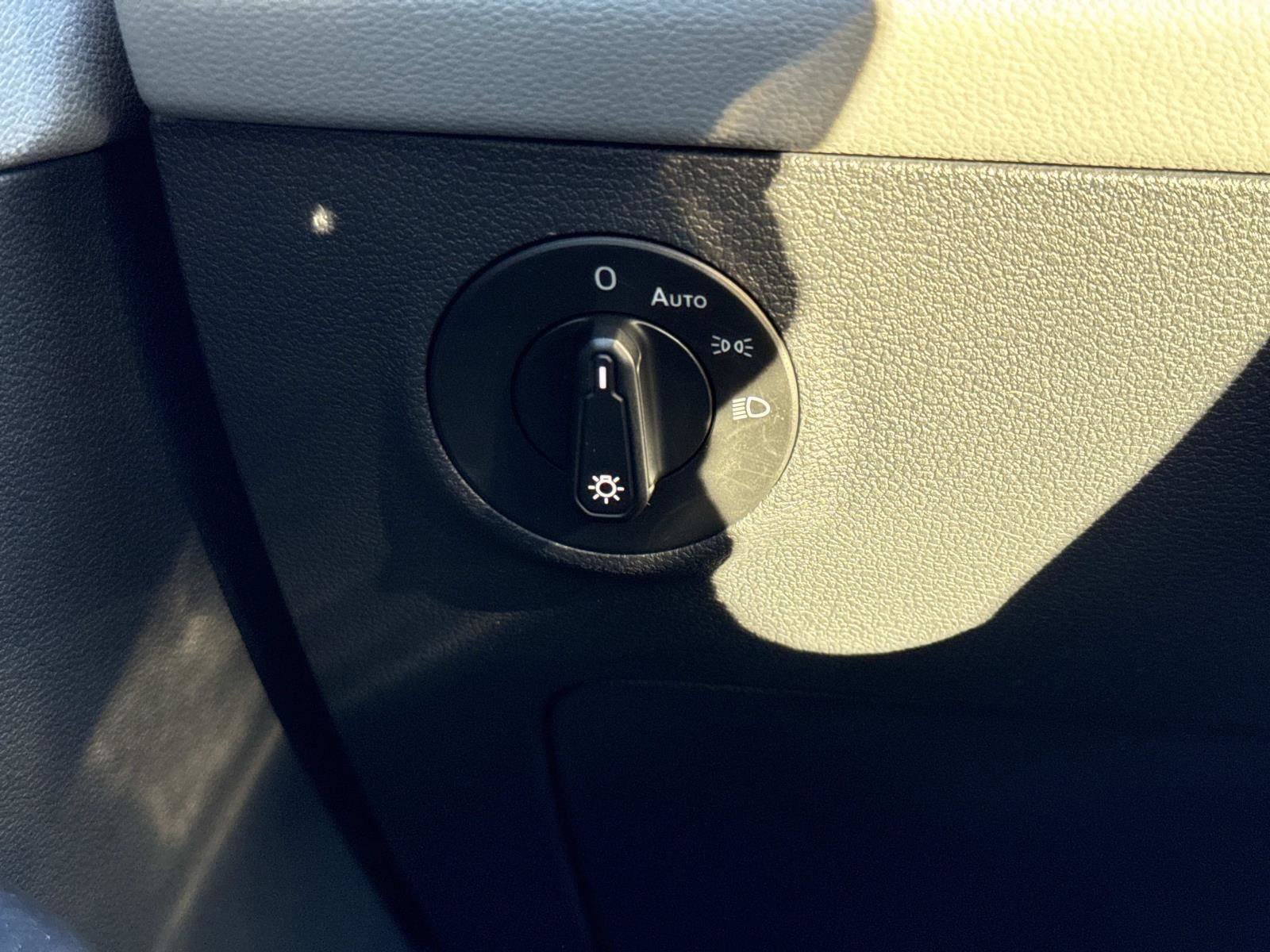 Used 2024 Volkswagen Taos SE image 13