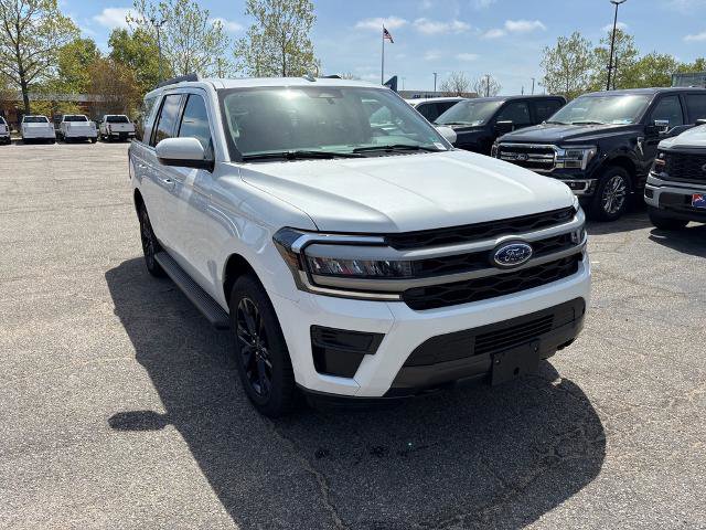 Certified 2024 Ford Expedition XLT image 3