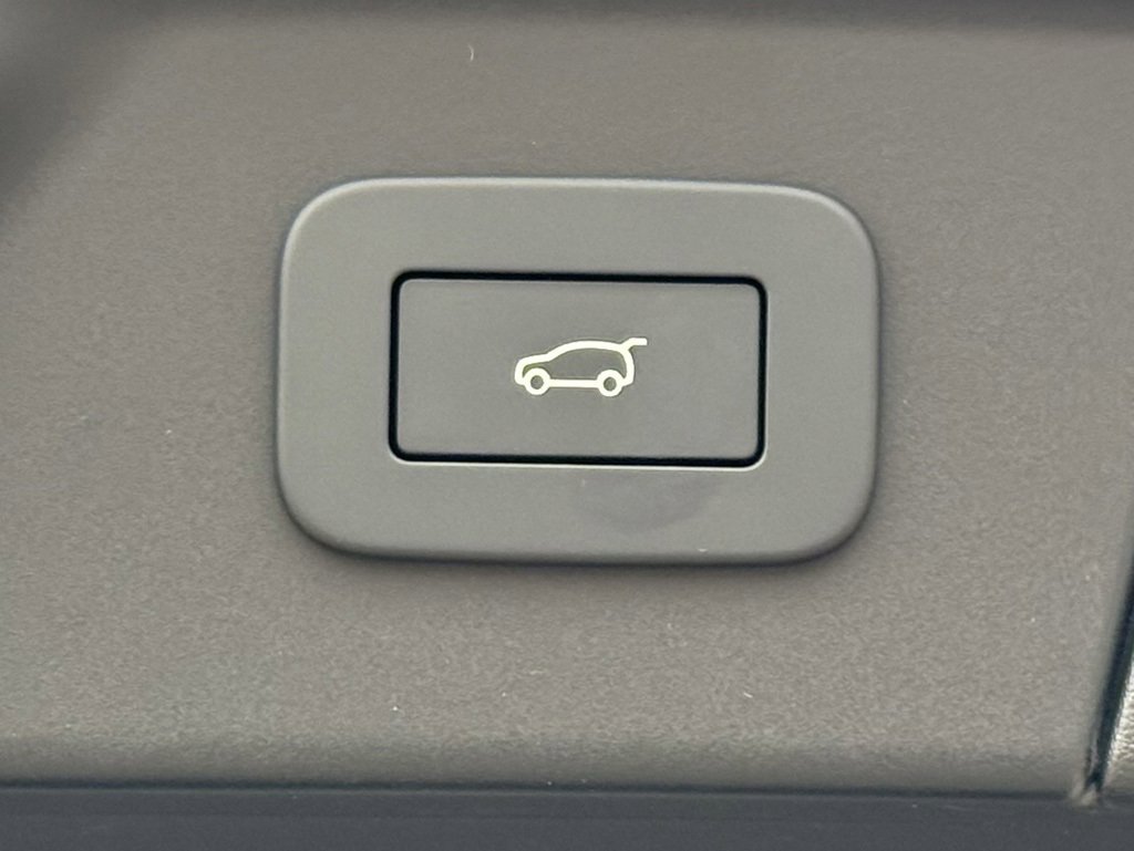 New 2025 Land Rover Range Rover Velar Dynamic SE image 38