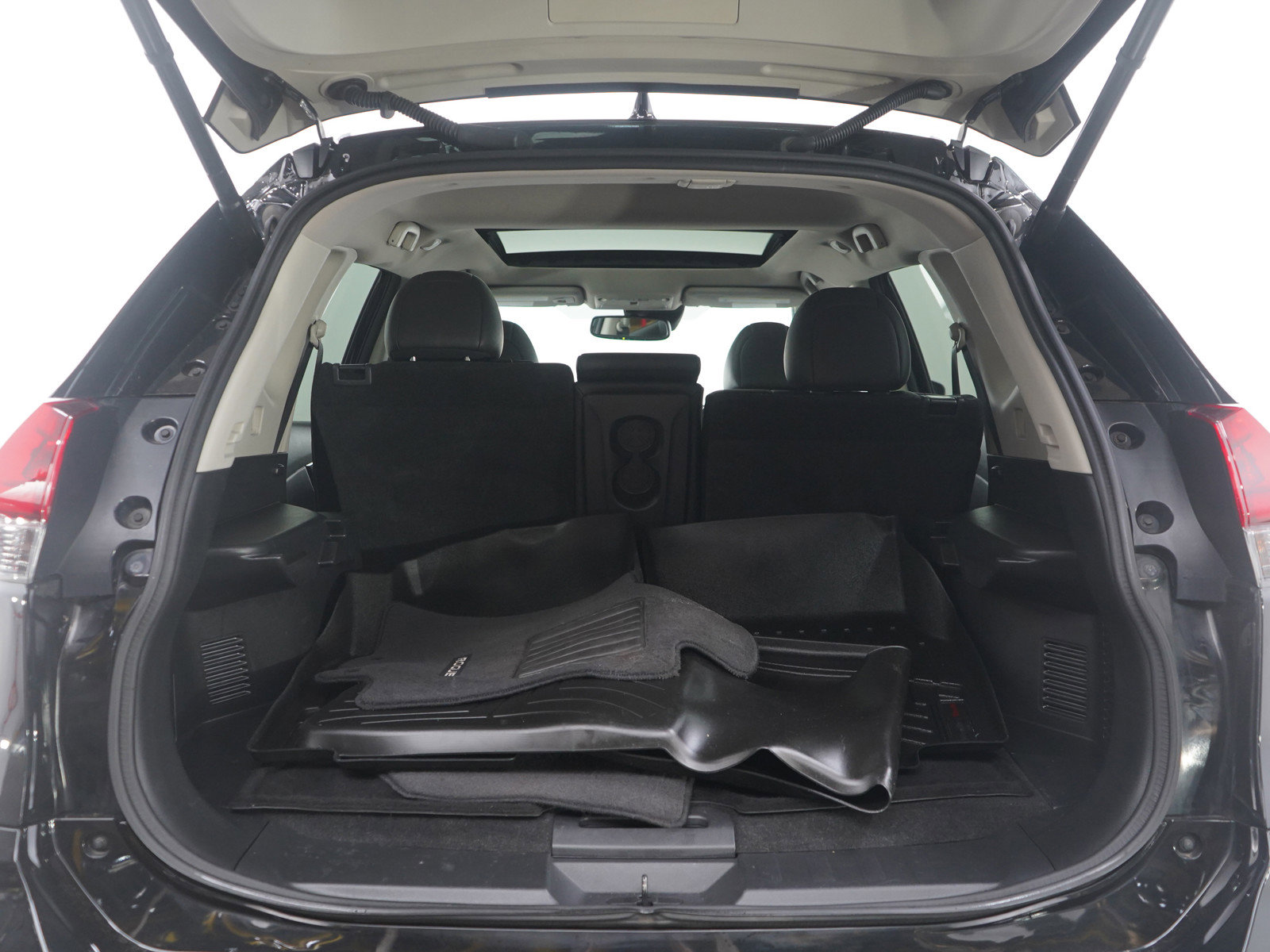 Used 2018 Nissan Rogue SL w/ Premium Package image 16