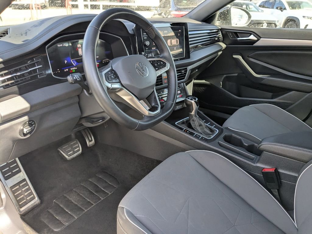 Used 2025 Volkswagen Jetta Sport image 13