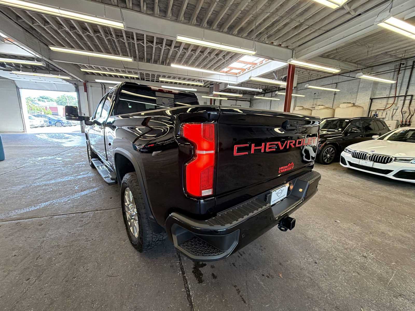 Used 2025 Chevrolet Silverado 2500 High Country w/ High Country Premium Package AWD/4WD image 5