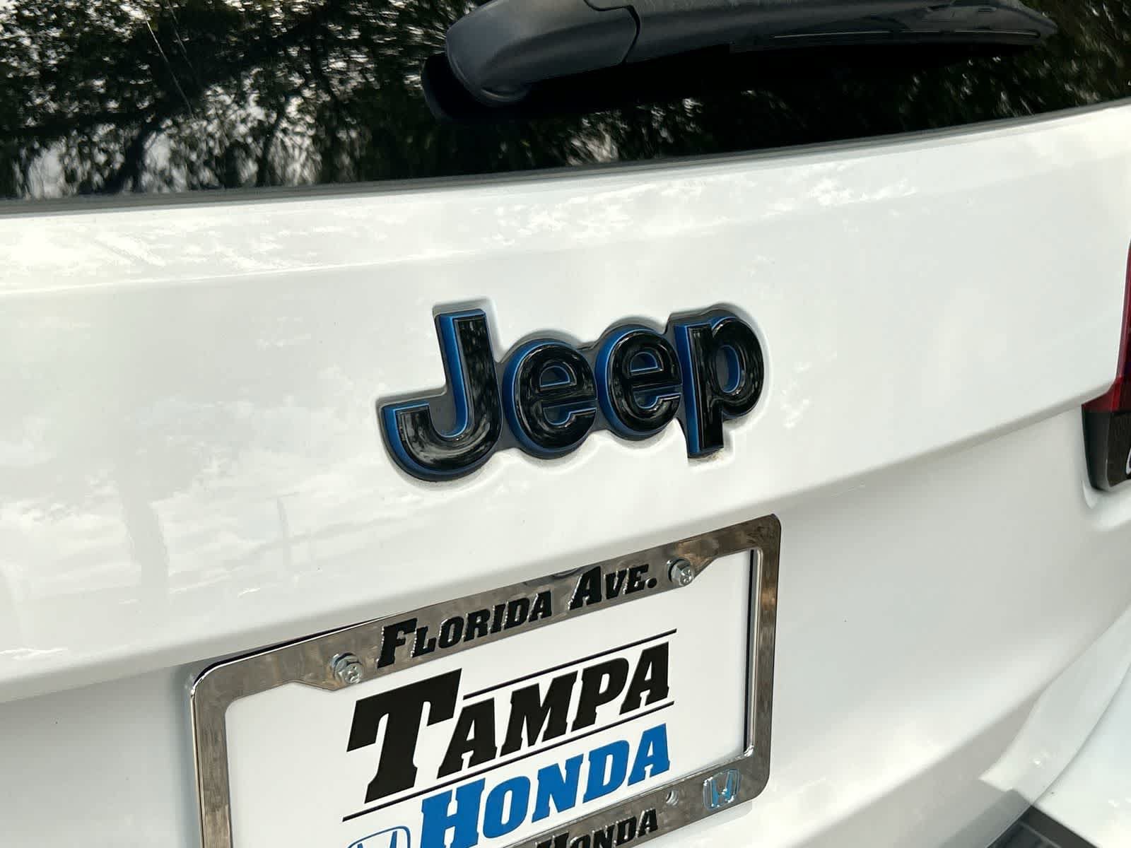 Used 2019 Jeep Grand Cherokee Laredo RWD image 8