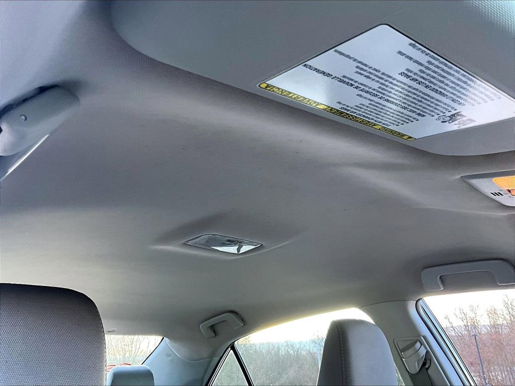 Used 2018 Toyota Corolla LE image 18