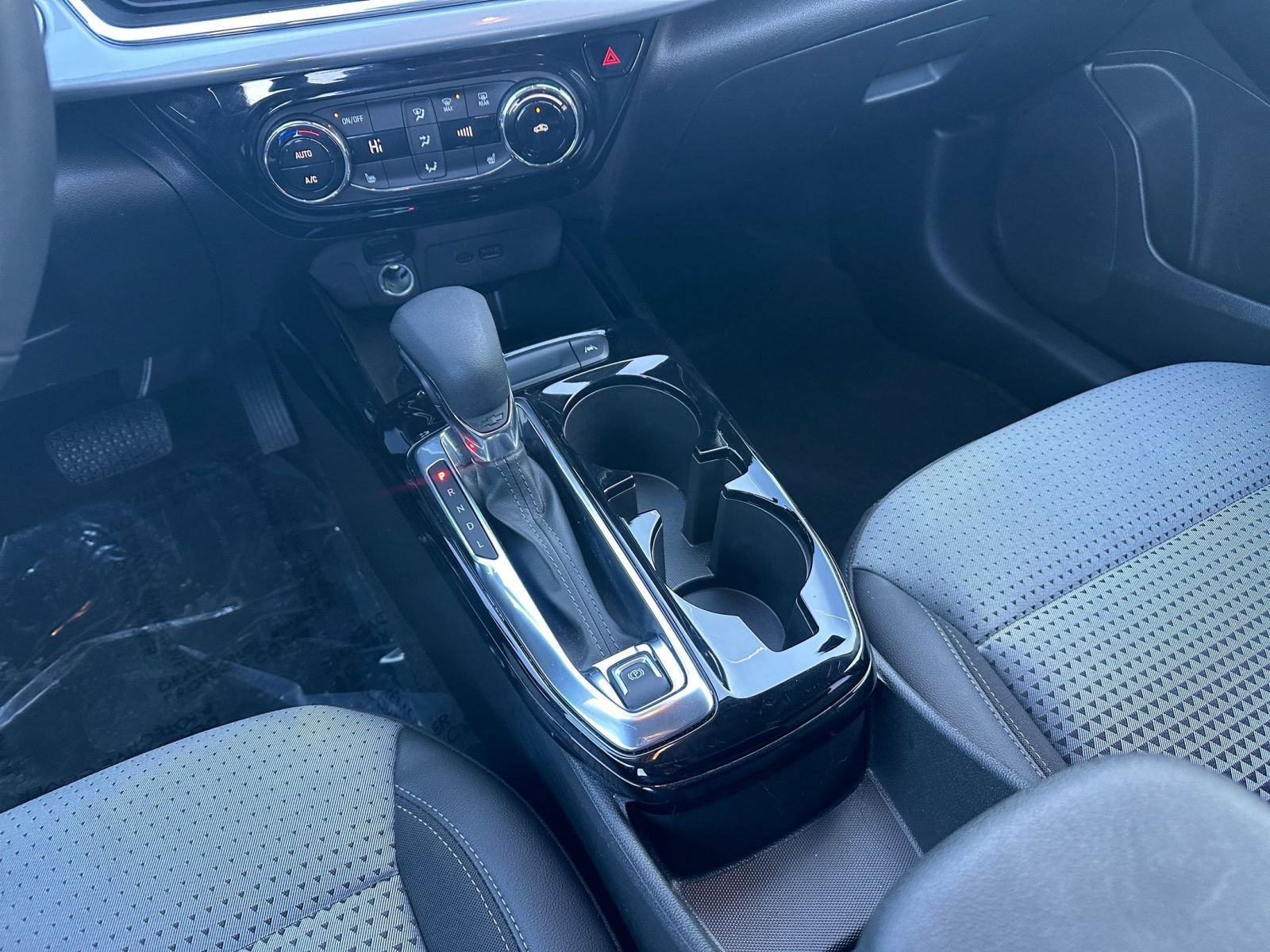 Used 2025 Chevrolet Trax LT w/ LT Convenience Package image 39