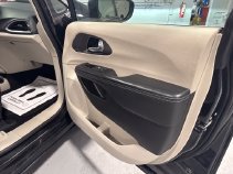 Used 2023 Chrysler Pacifica Touring-L FWD image 36