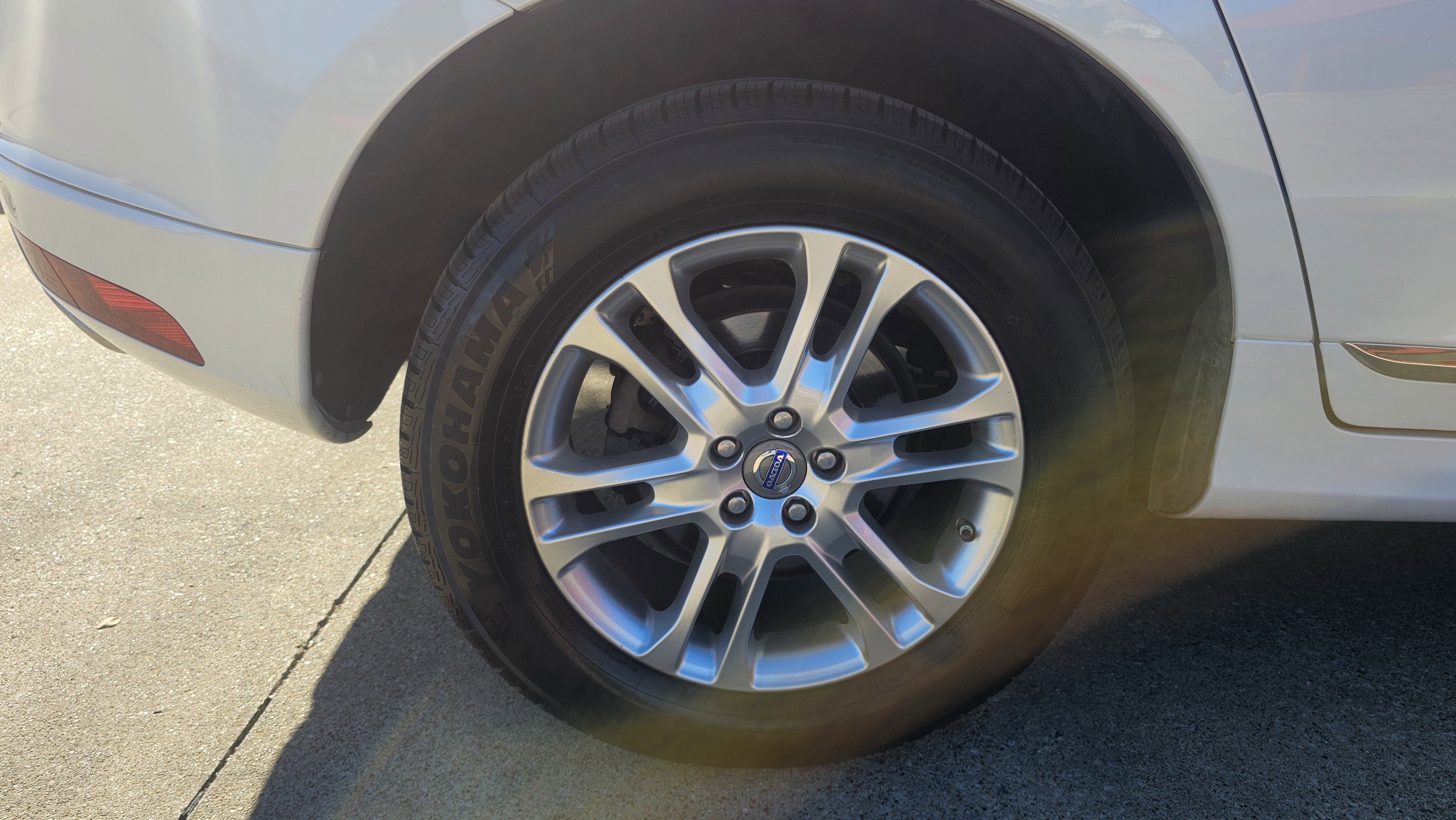 Used 2015 Volvo XC60 T5 Platinum image 16