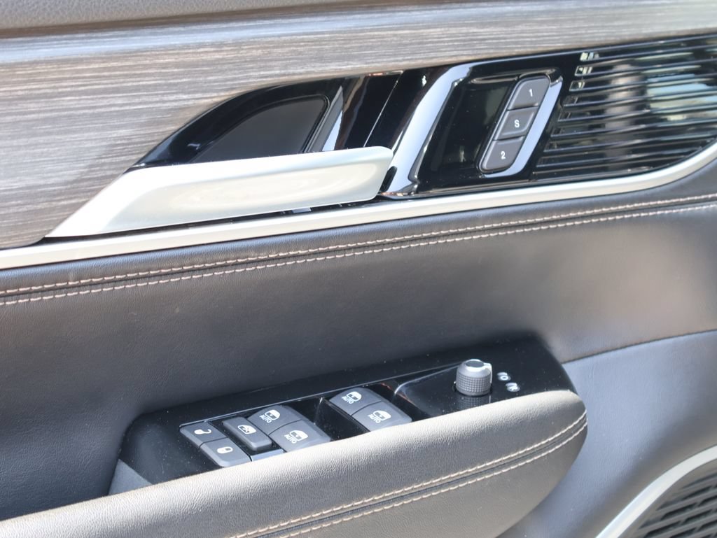 Used 2024 Jeep Wagoneer Series III AWD/4WD image 23