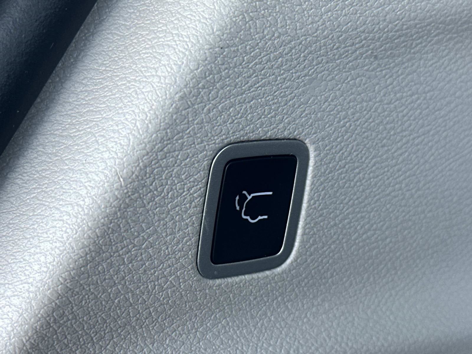 Used 2024 Chrysler Pacifica Touring-L FWD image 22