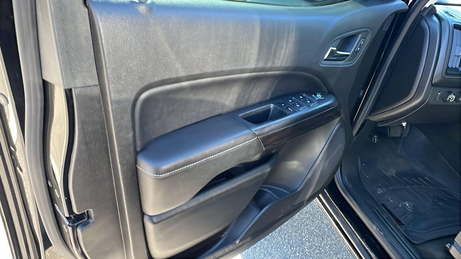 Used 2016 GMC Canyon SLT image 14