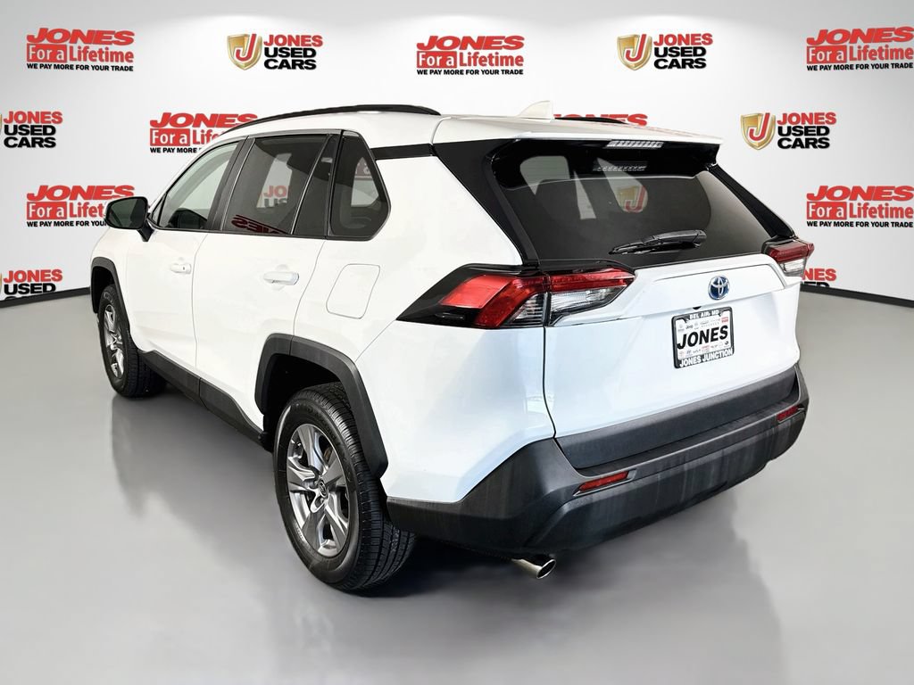 Certified 2022 Toyota RAV4 LE AWD/4WD image 2