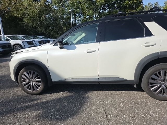 Used 2024 Nissan Pathfinder SL w/ SL Premium Package AWD/4WD image 7