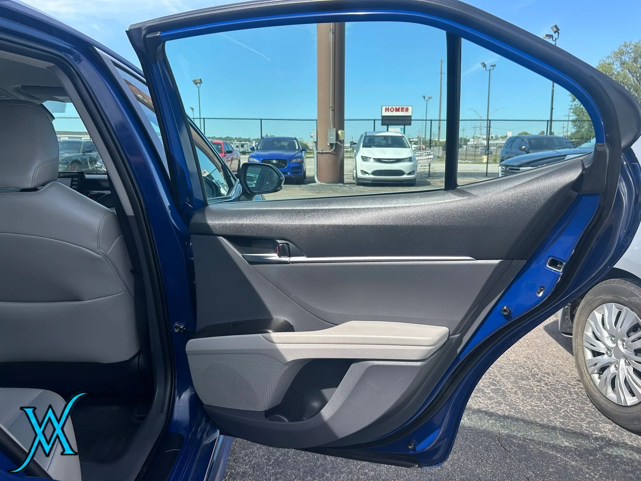 Used 2023 Toyota Camry SE w/ Cold Weather Package FWD image 20