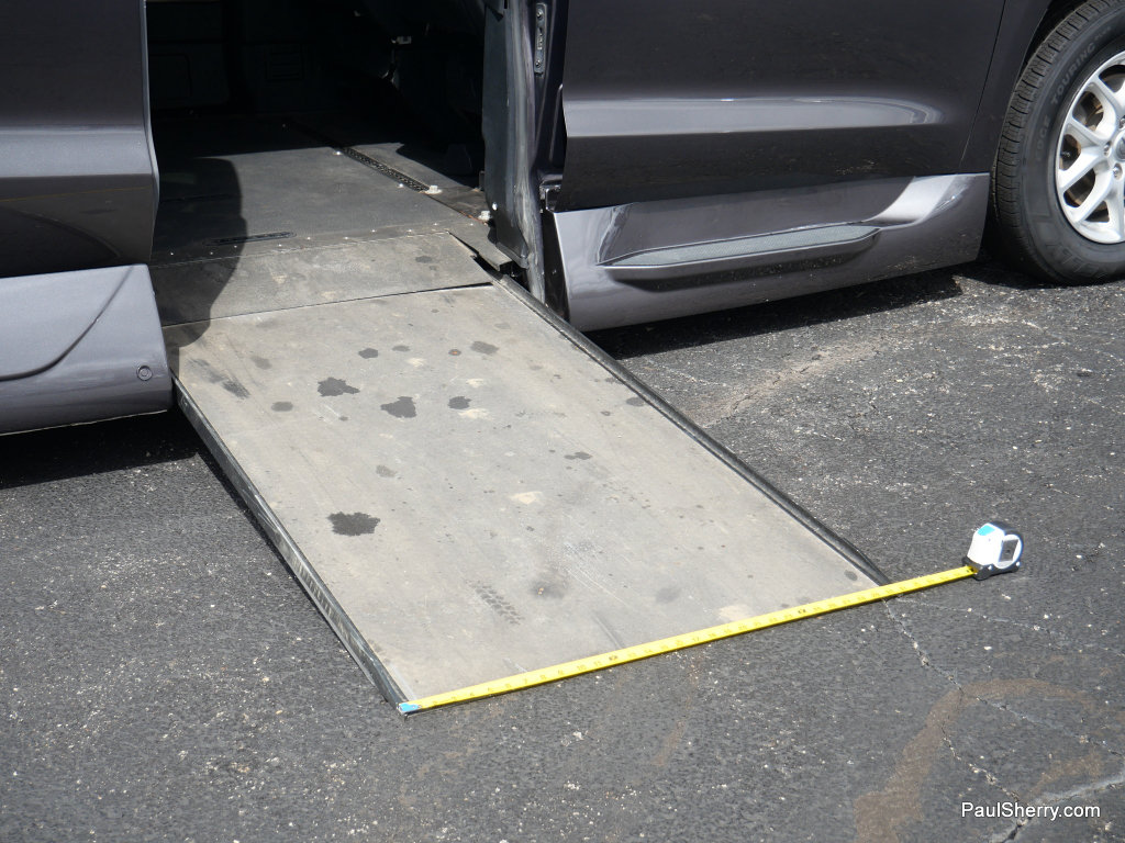 Used 2022 Chrysler Pacifica Touring-L FWD image 15