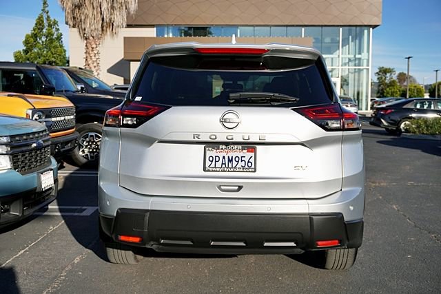 Used 2024 Nissan Rogue SV image 9