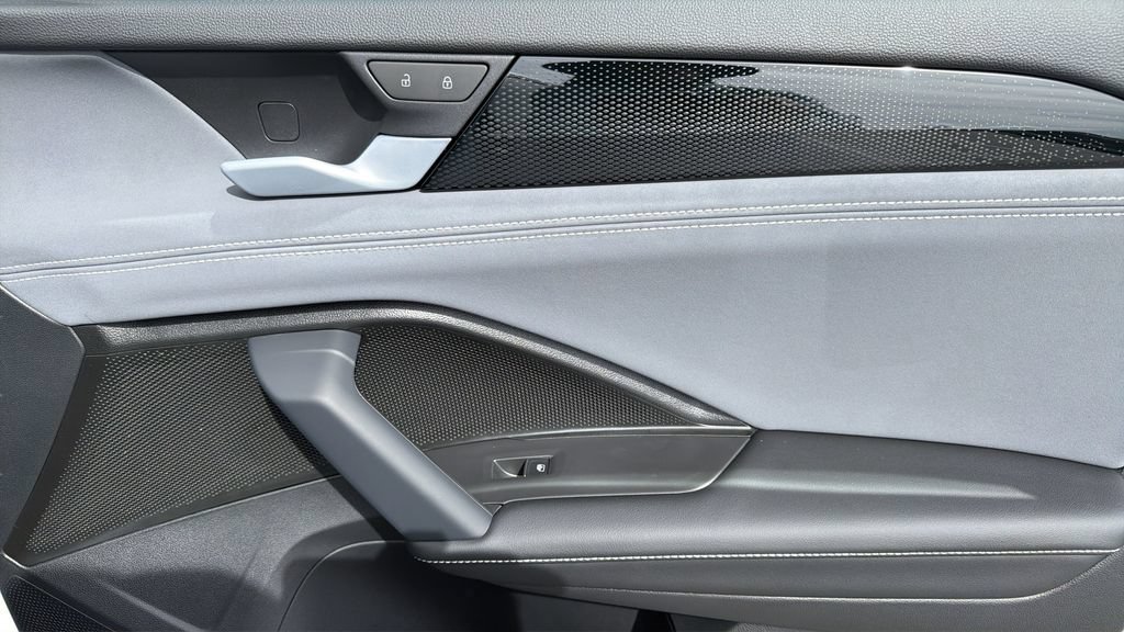 New 2026 Volkswagen Tiguan SE FWD image 15