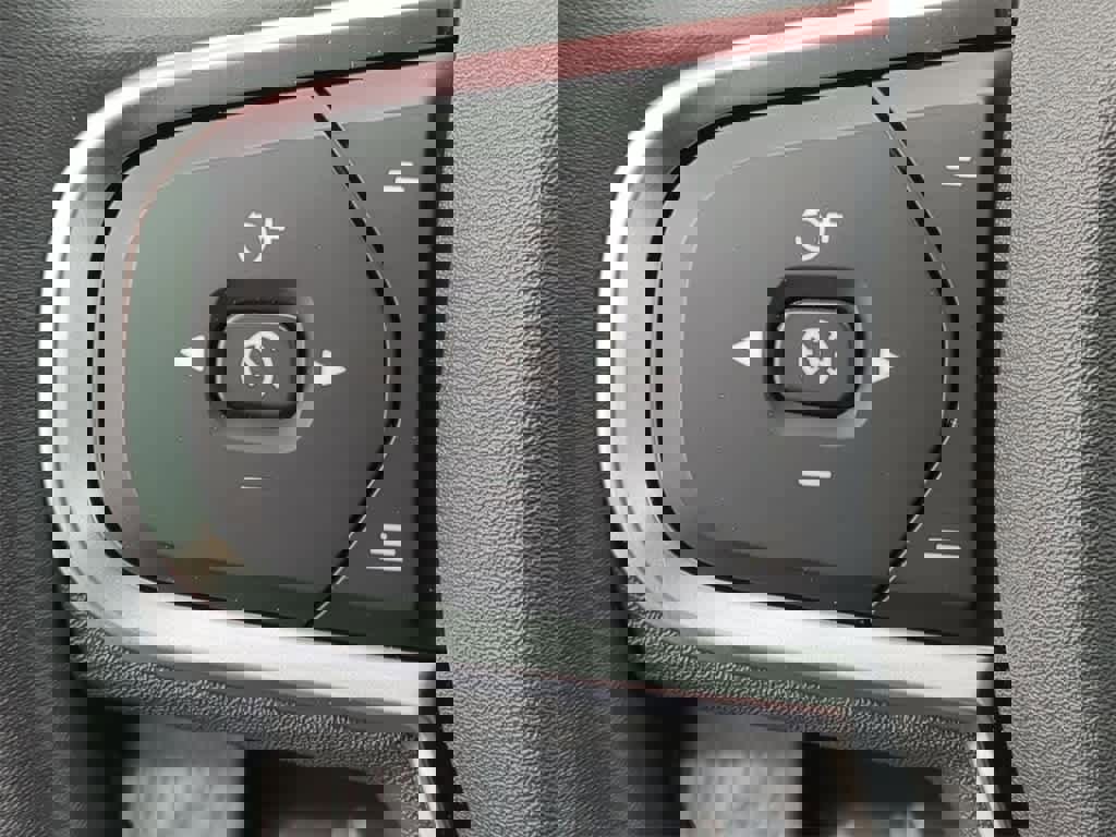 Certified 2025 Volvo XC60 T8 Core w/ Protection Package Premier image 22