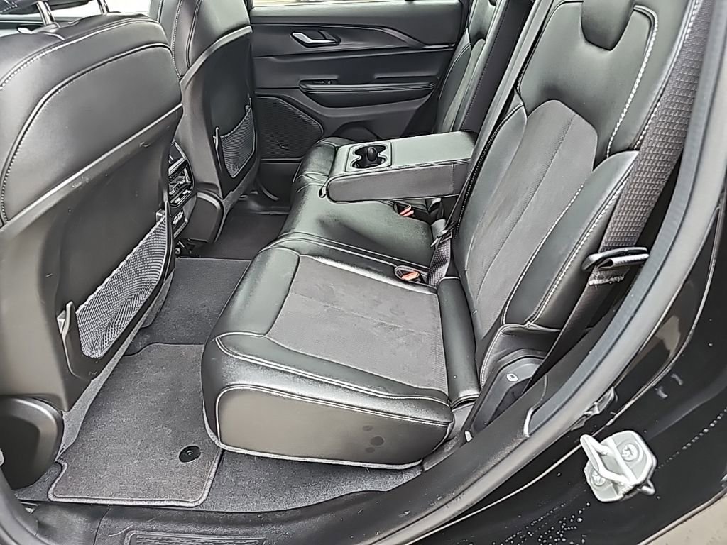 Certified 2024 Jeep Grand Cherokee Altitude image 16